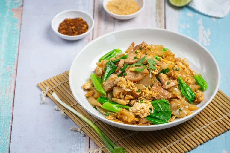 fried-noodle-with-pork-soy-sauce-vegetable (2) (Web H)