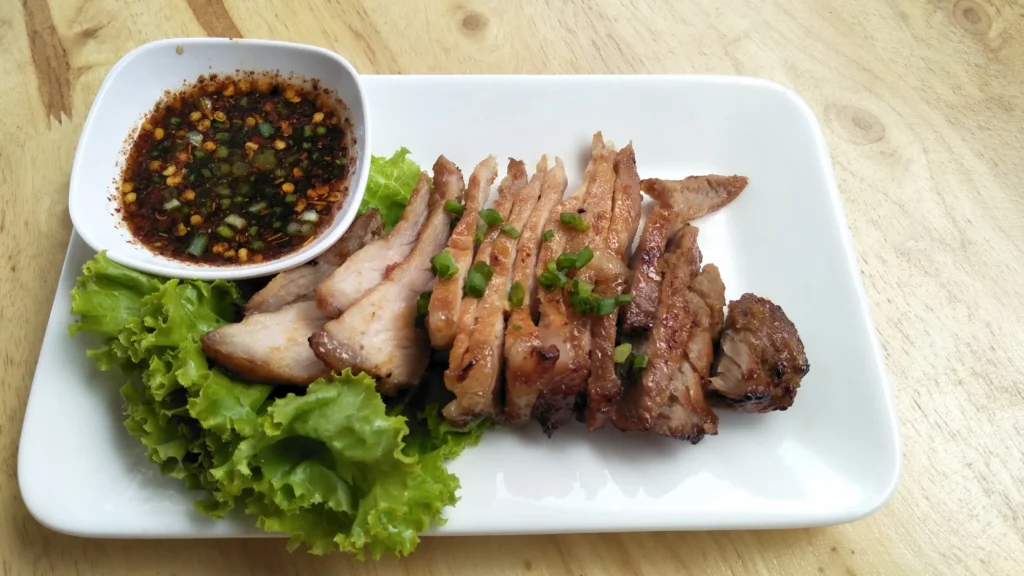 คอหมูย่าง (Kor Moo Yang) 1 high-angle-view-meal-served-plate (Web H)