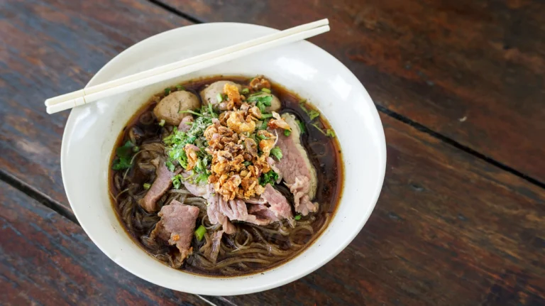 noodles-with-pork-wooden-background-thai-noodles (Web H)