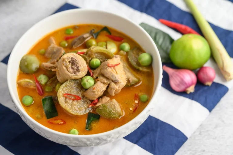spicy-chicken-stir-fried-with-thai-eggplant (Web H)