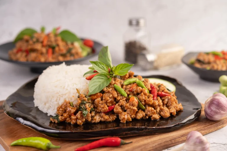 spicy-minced-pork-rice-black-plate (1) (Web H)