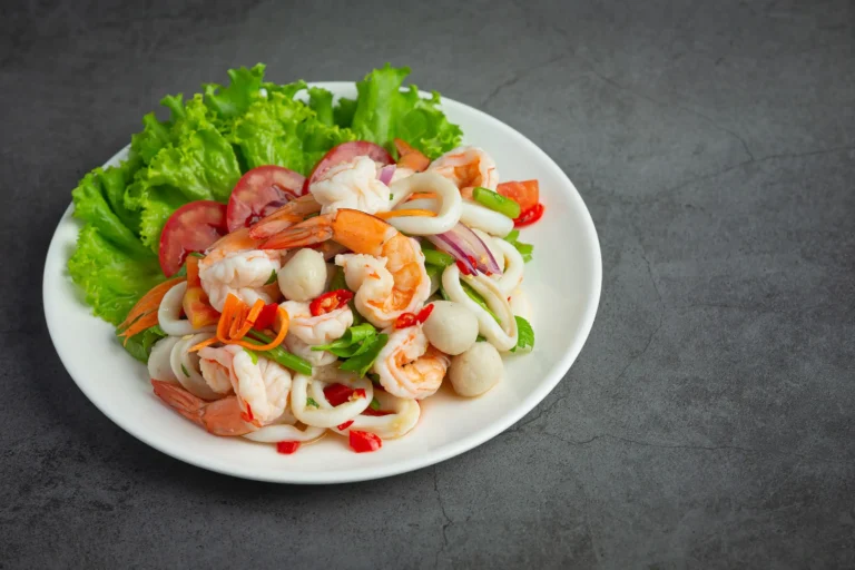 thai-food-spicy-mixed-seafood-salad (Web H)