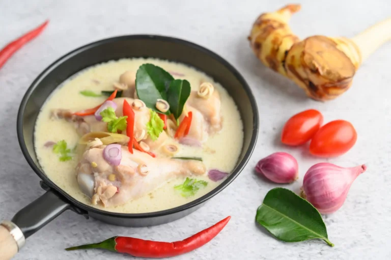 tom-kha-kai-pan-frying-with-kaffir-lime-leaves-lemongrass-red-onion-galangal-chilli (WebH)