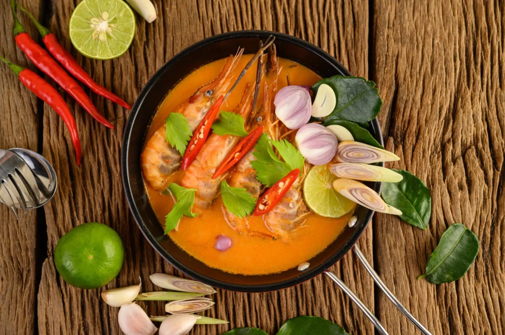 tom-yum-kung-thai-hot-spicy-soup-shrimp-with-lemon-grass-lemon-galangal-chilli-wooden-table-thailand-food (Web H)